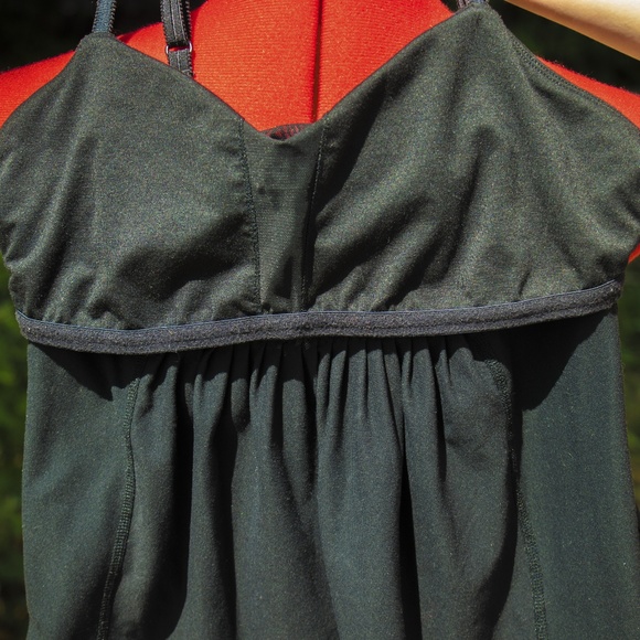 Lululemon top w/ built in bra - Picture 6 of 6